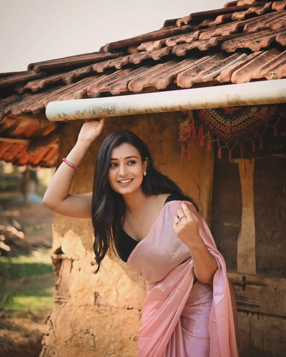 Telugu TV Actress Deepa Jagadeesh In Pink Saree Black Sleeveless Blouse